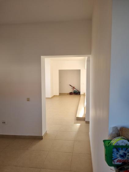 Casă individuală cu 5 camere cu Canalizare în Central