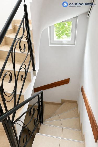 Casă cu 5 camere cu Teren 50 Mp în Andronache