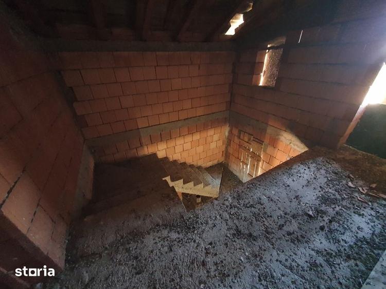 Casă cu 5 camere cu Teren 1324 Mp în Sacoșu Turcesc