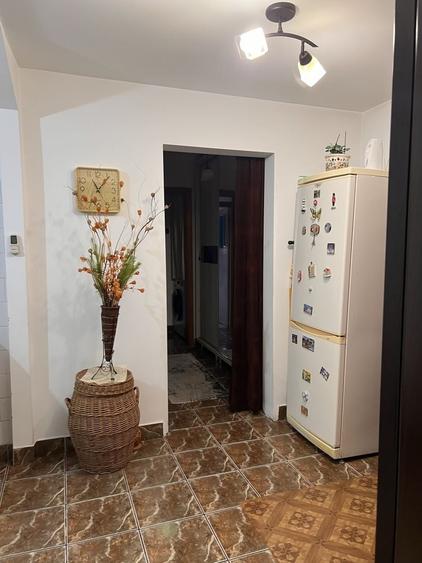 Apartament cu 3 camere decomandat în Exterior Vest