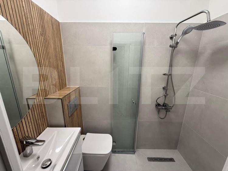 Apartament cu 2 camere semidecomandat, mobilat în Central