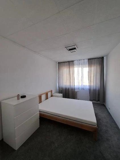 Apartament cu 3 camere semidecomandat în Uverturii