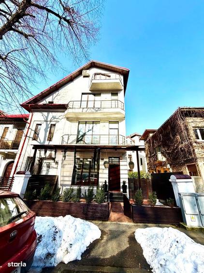 Casă cu 6 camere cu Canalizare în Cotroceni