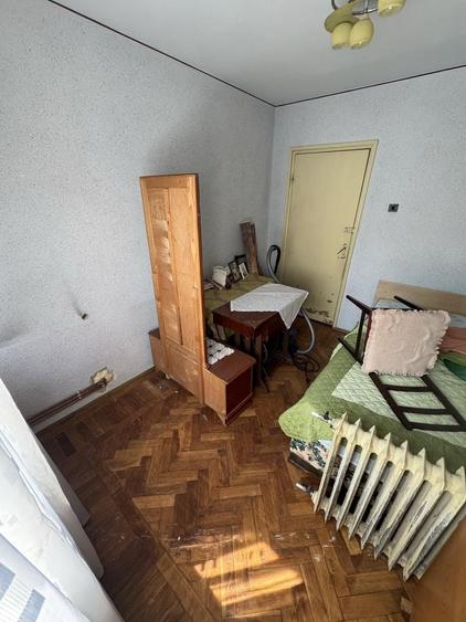 Apartament cu 3 camere semidecomandat în Exterior Vest