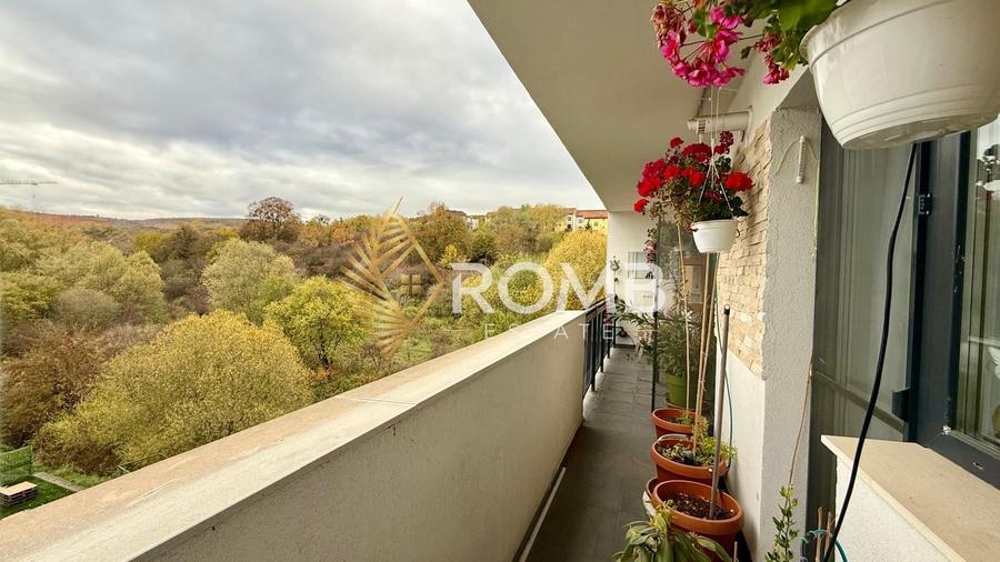 Apartament cu 3 camere semidecomandat, mobilat în Florești