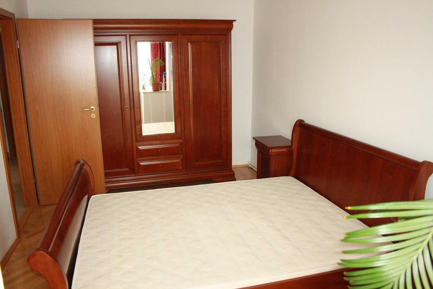 Apartament cu 3 camere decomandat, mobilat în Bucovina