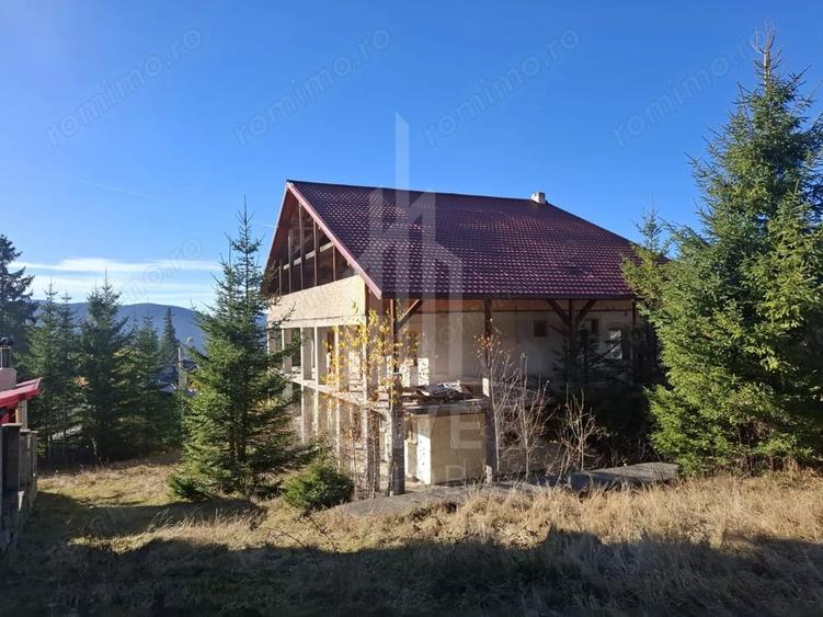 Casă cu 7 camere cu Teren 250 Mp în Paltin