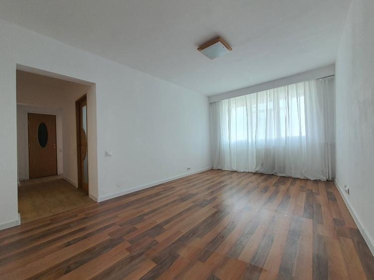 Apartament cu 3 camere decomandat în Prelungirea Ferentari