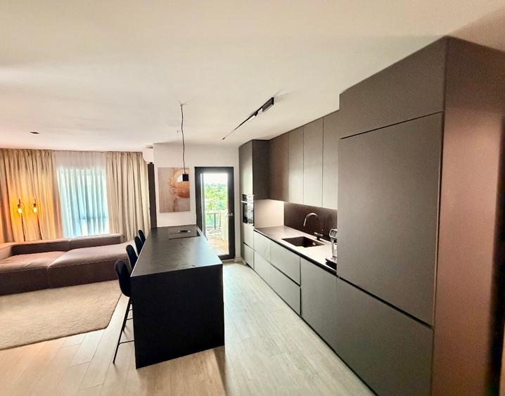 Apartament cu 4 camere, mobilat în P-ta Presei Libere