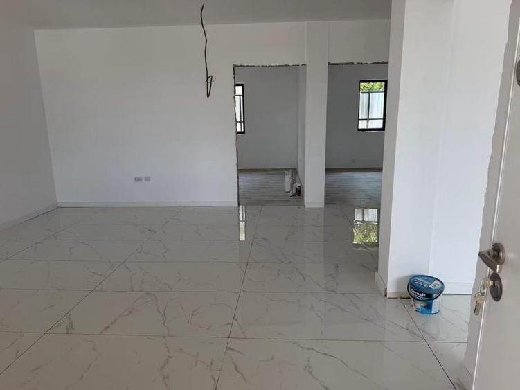 Casă cu 3 camere în Central