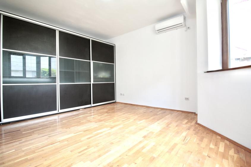 Apartament cu 4 camere decomandat, mobilat în Prelungirea Ghencea