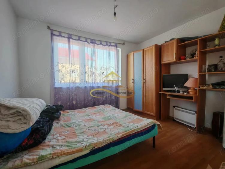 Casă cu Teren 10000 Mp în Roșiori