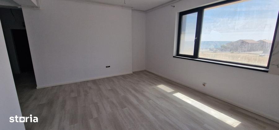 Apartament cu 3 camere decomandat în Faleza Nord