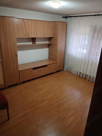 Apartament cu 4 camere decomandat în Steaua