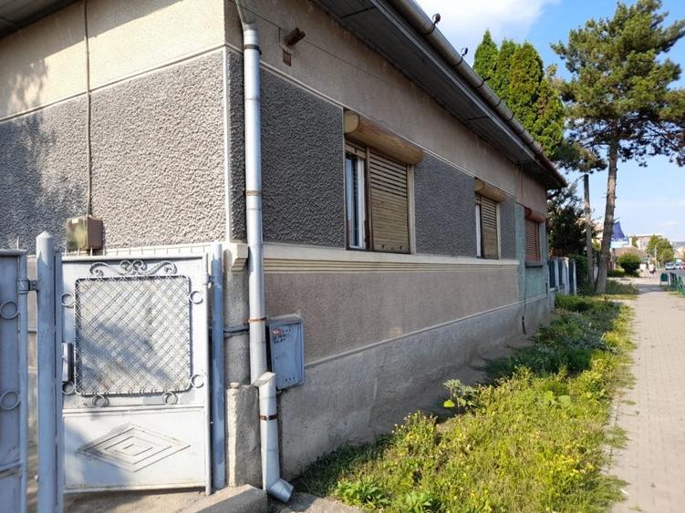 Casă individuală cu 4 camere cu Canalizare în Gheorghe Doja