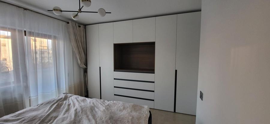 Apartament cu 4 camere decomandat în Aviației