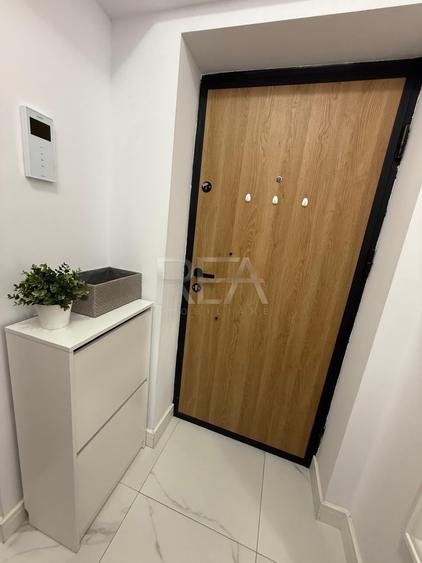 Apartament cu 3 camere semidecomandat, mobilat în Pipera