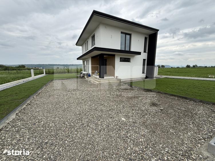 Casă cu 5 camere cu Teren 600 Mp în Pătrăuți