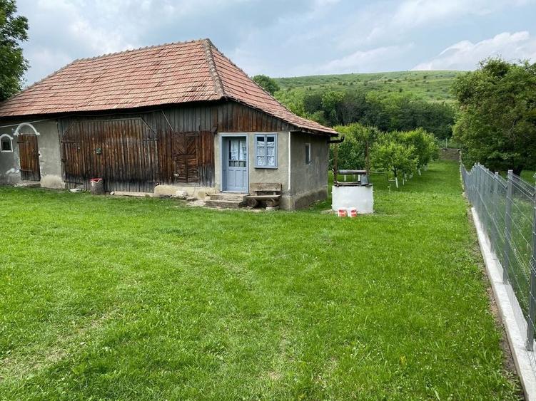 Teren de 2000 mp, în Aiton