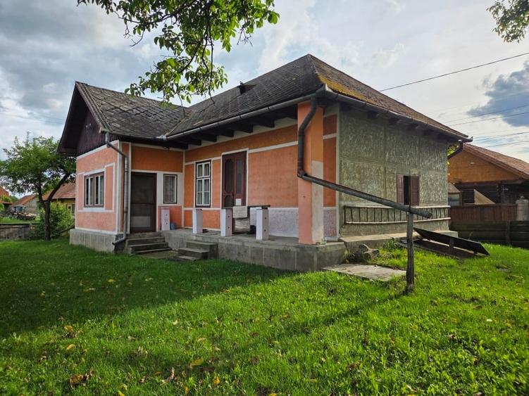 Casă individuală cu 4 camere cu Teren 2605 Mp în Zăbala