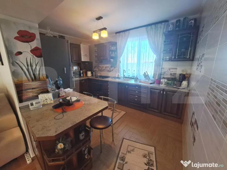 Casă cu 6 camere cu Teren 330 Mp în Central