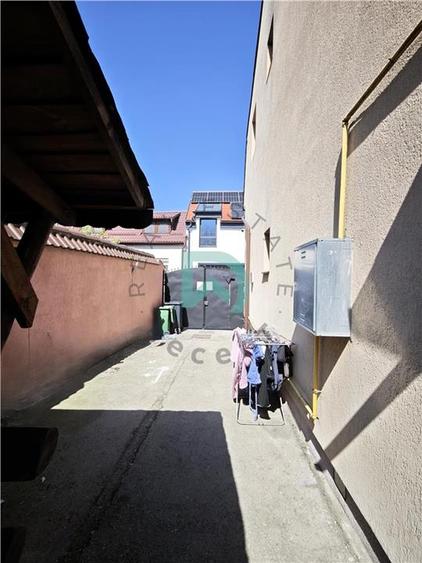 Casă individuală cu 10 camere cu Canalizare în Brașovul Vechi