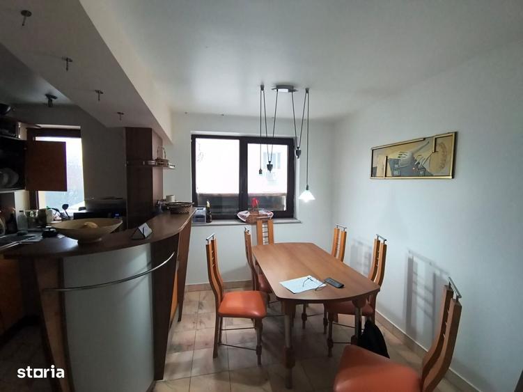 Apartament cu 4 camere în Roșu