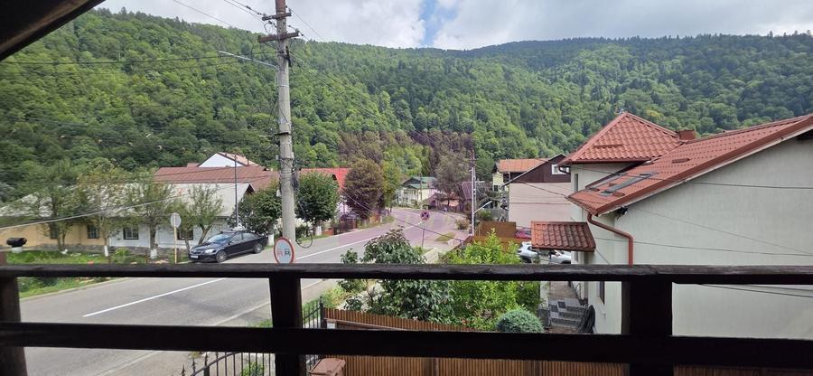 Casă individuală cu 4 camere cu Canalizare în Sud