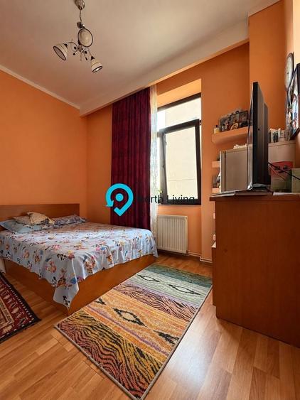 Apartament cu 3 camere semidecomandat în Șerban Vodă