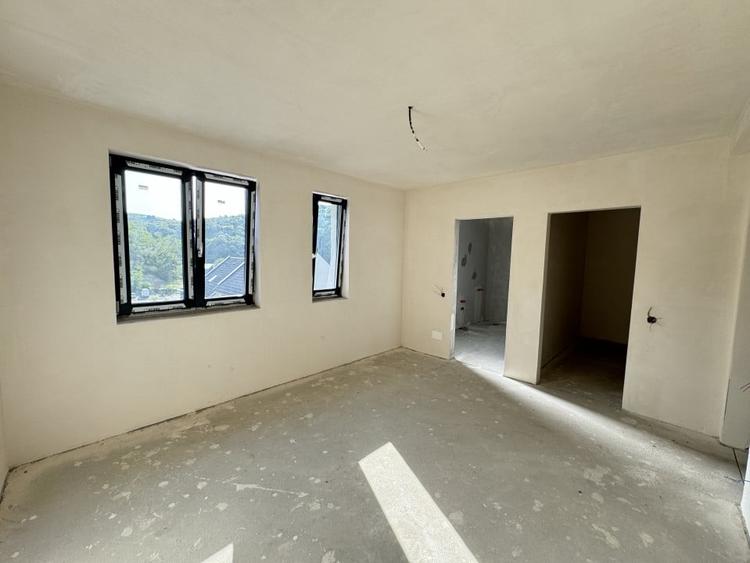 Duplex cu 6 camere cu Canalizare în Tăuți