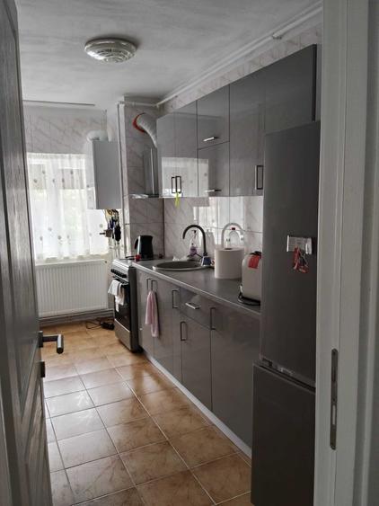 Apartament cu 3 camere semidecomandat în Cornetu