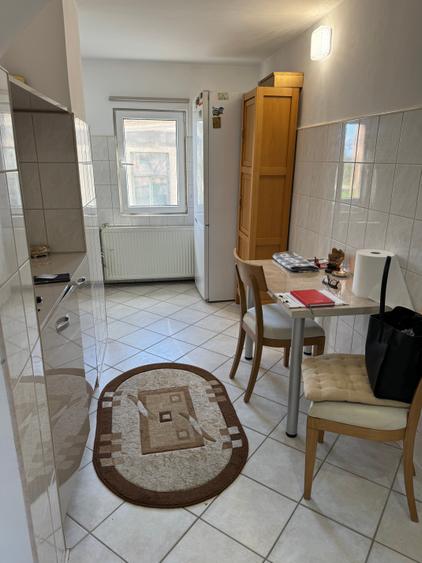 Apartament cu 3 camere decomandat în Bucov