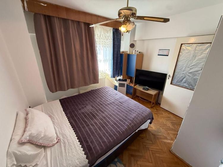 Apartament cu 3 camere decomandat în Careiului