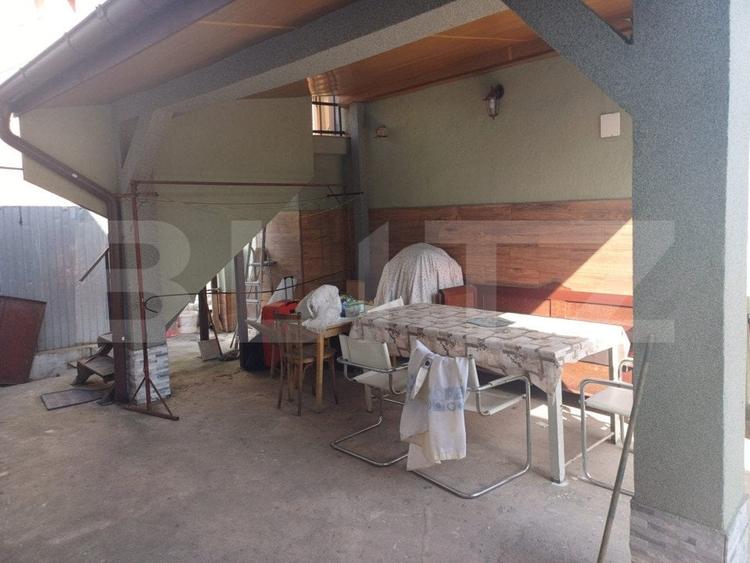 Casă individuală cu 9 camere cu Canalizare în Nord-Vest