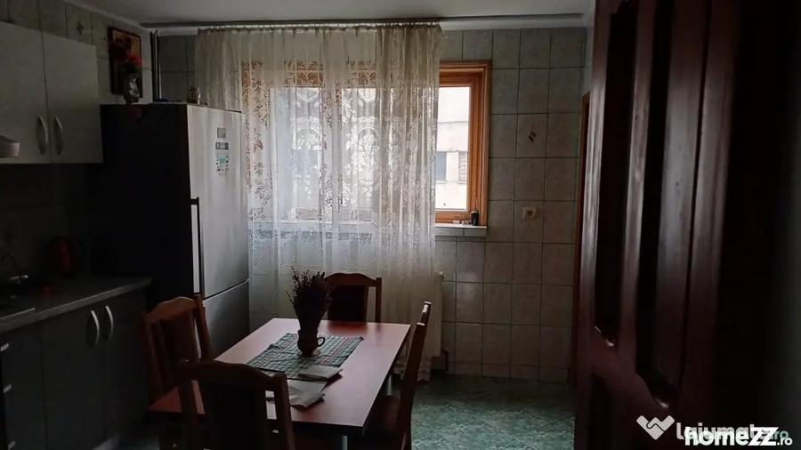 Casă cu 4 camere cu Canalizare în Granit