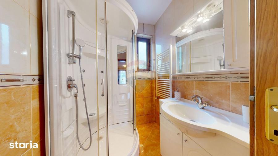 Casă cu 6 camere cu Teren 10331 Mp în Bran