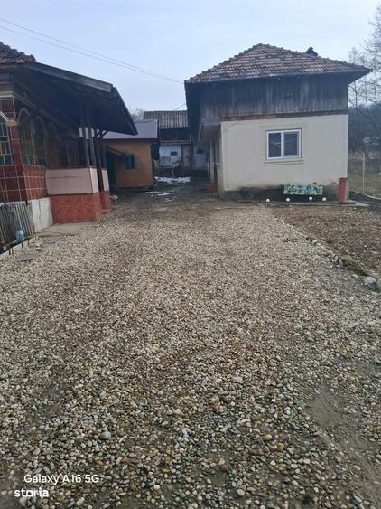 Casă cu 3 camere în Văcarea