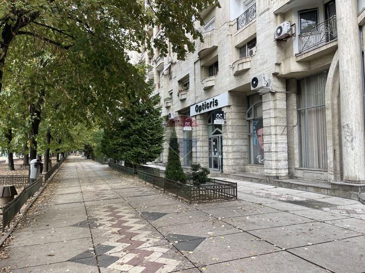 Apartament cu 4 camere semidecomandat, mobilat în P-ța Unirii