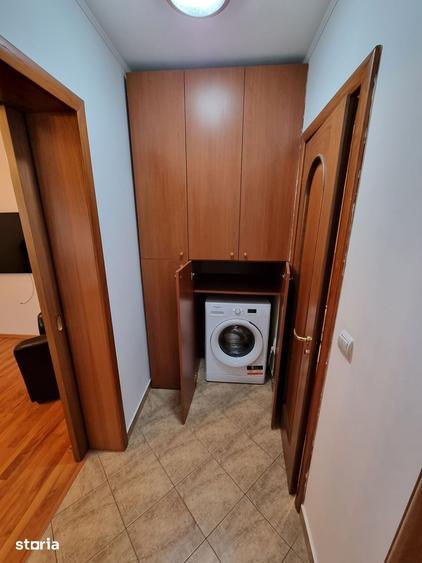 Apartament cu 3 camere semidecomandat în Dorobanți