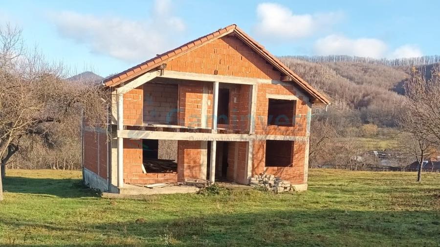 Casă individuală cu 5 camere cu Canalizare în Cresuia