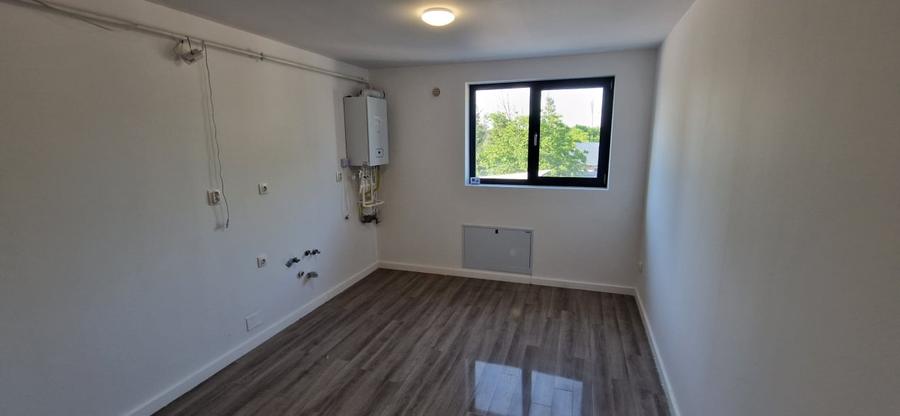 Apartament cu 3 camere decomandat în Exterior Est