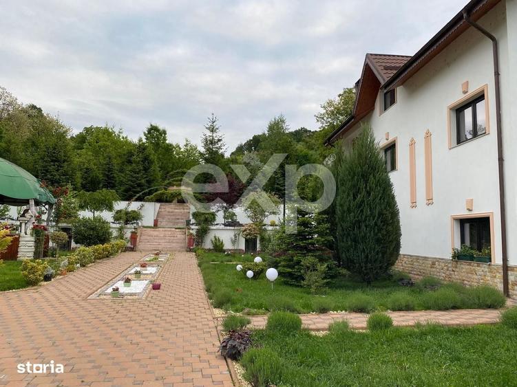 Casă cu 4 camere decomandat în Barcanele