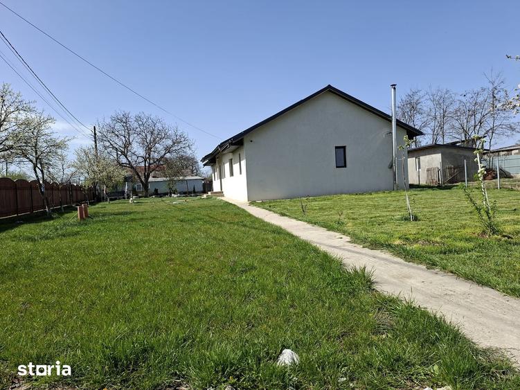 Casă cu 3 camere cu Teren 1600 Mp în Prisăcani