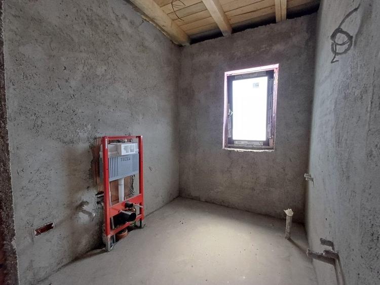 Casă individuală cu 4 camere cu Teren 430 Mp în Valea Adâncă
