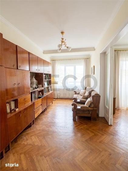 Apartament cu 4 camere în Cantemir