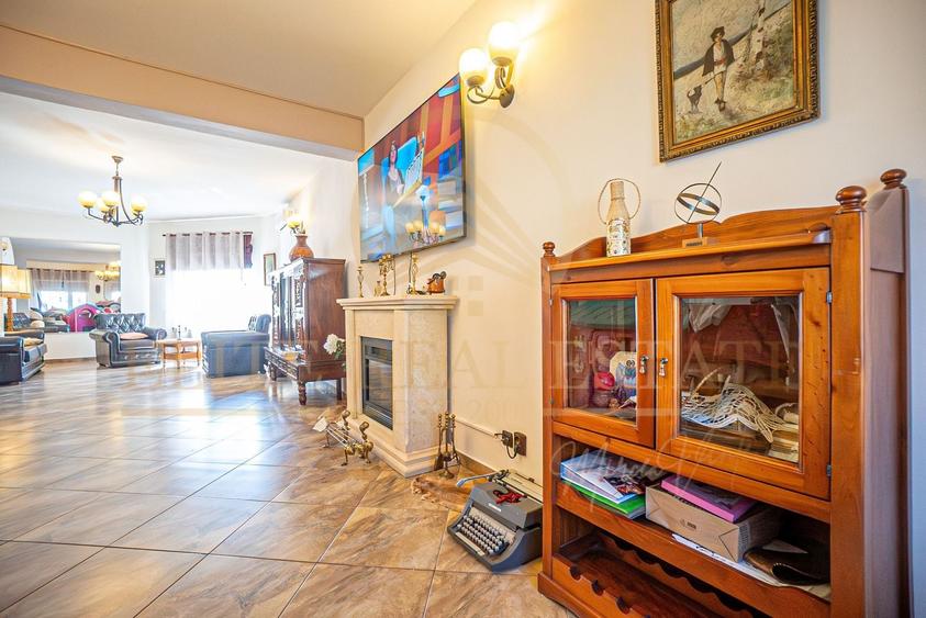 Casă individuală cu 5 camere cu Piscina în Palazu Mare