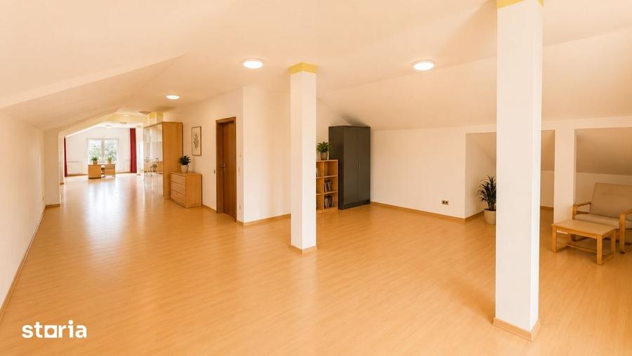 Casă cu 10 camere cu Teren 1300 Mp în Central