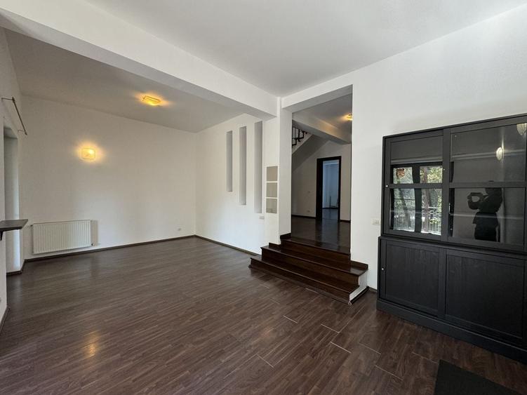 Duplex cu 6 camere cu Canalizare în Pipera