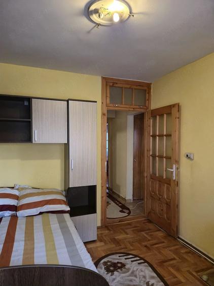 Apartament cu 3 camere decomandat, mobilat în Central