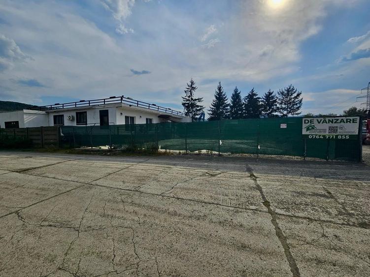 Spațiu comercial, de 420 mp, în Mintia